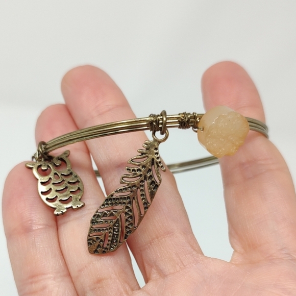 Boho Set of 3 Gold Bronze Tone Bangle Bracelets Wire Wrap Charms Feathers Owls - Picture 7 of 13